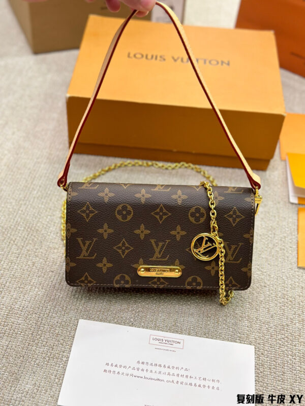 LV Wallet On Chain Lily - Monogram Canvas