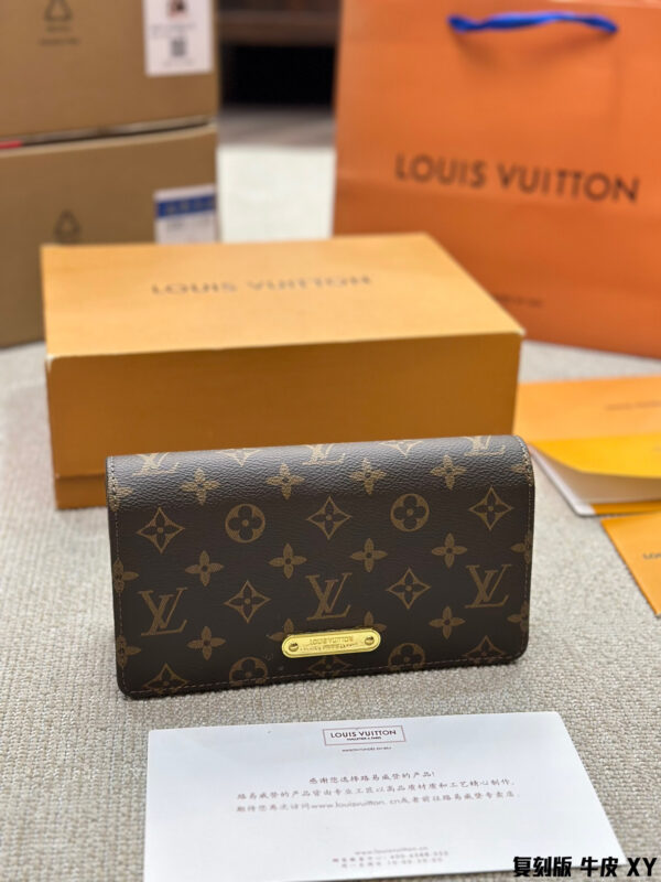 LV Wallet On Chain Lily - Monogram Canvas