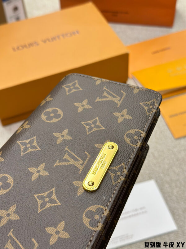 LV Wallet On Chain Lily - Monogram Canvas