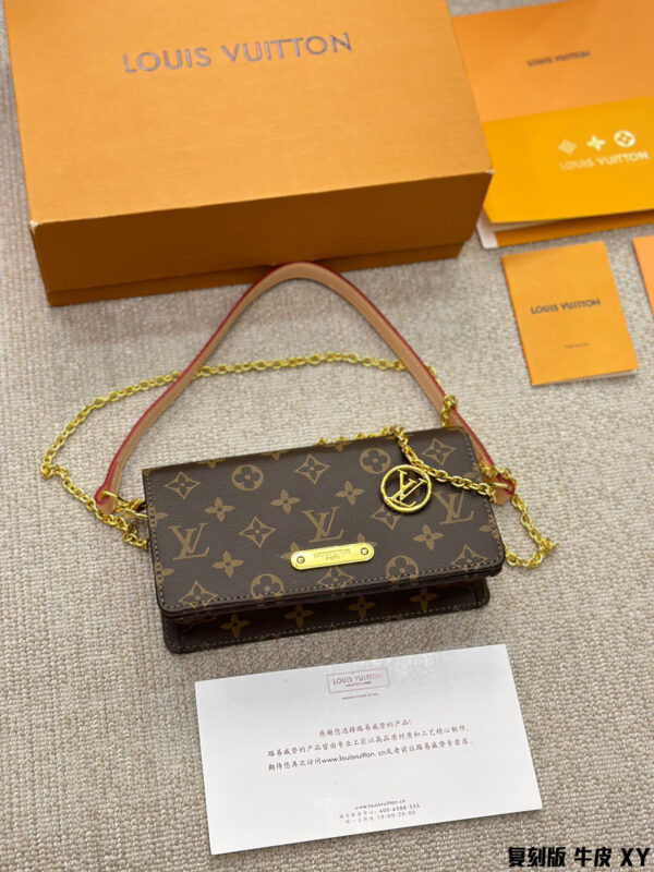 LV Wallet On Chain Lily - Monogram Canvas