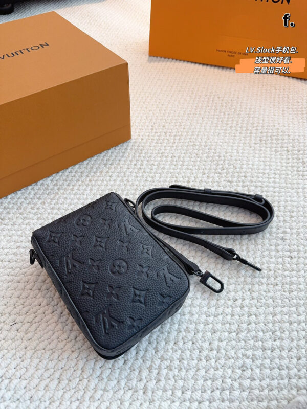 LV S-Lock Vertical Wearable Wallet