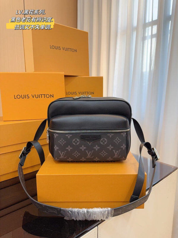 LV Outdoor Messenger