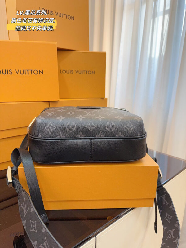 LV Outdoor Messenger