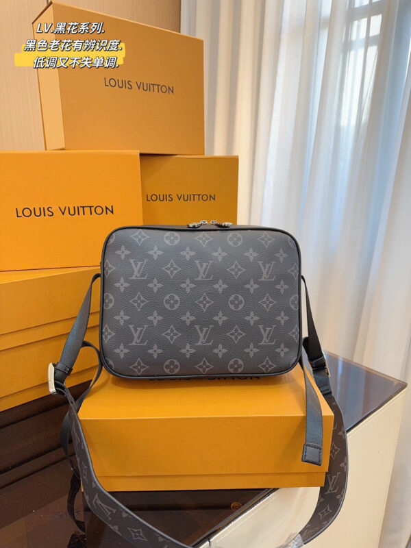 LV Outdoor Messenger