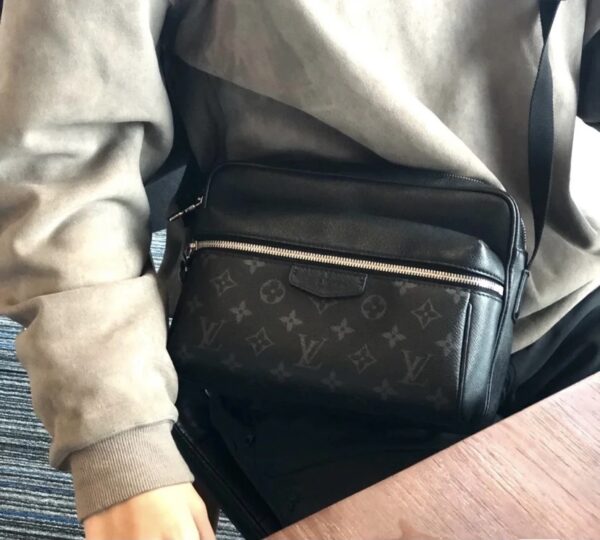 LV Outdoor Messenger