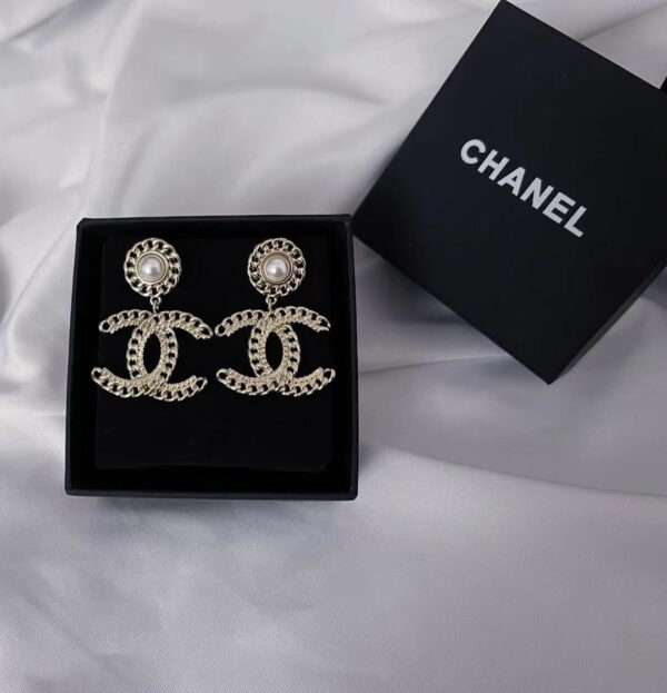 Chanel Classic Twisted Pearl Earrings