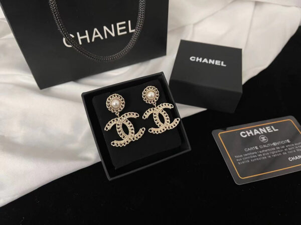 Chanel Classic Twisted Pearl Earrings